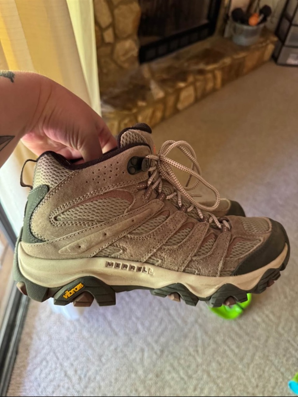 Women’s Merrell Hiking Boots Size 10